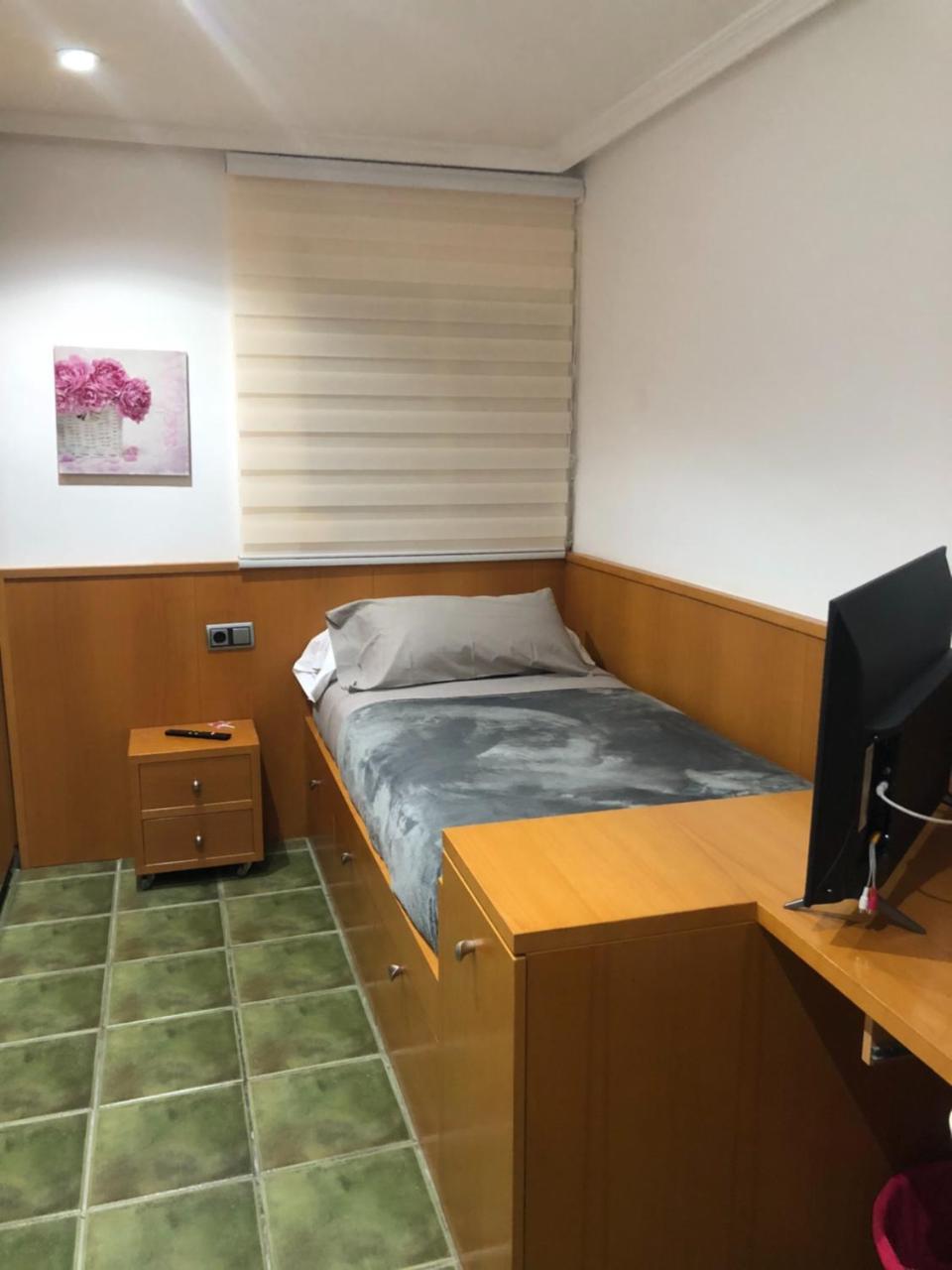 Private Rooms - Airport Sant Boi de Llobregat Luaran gambar