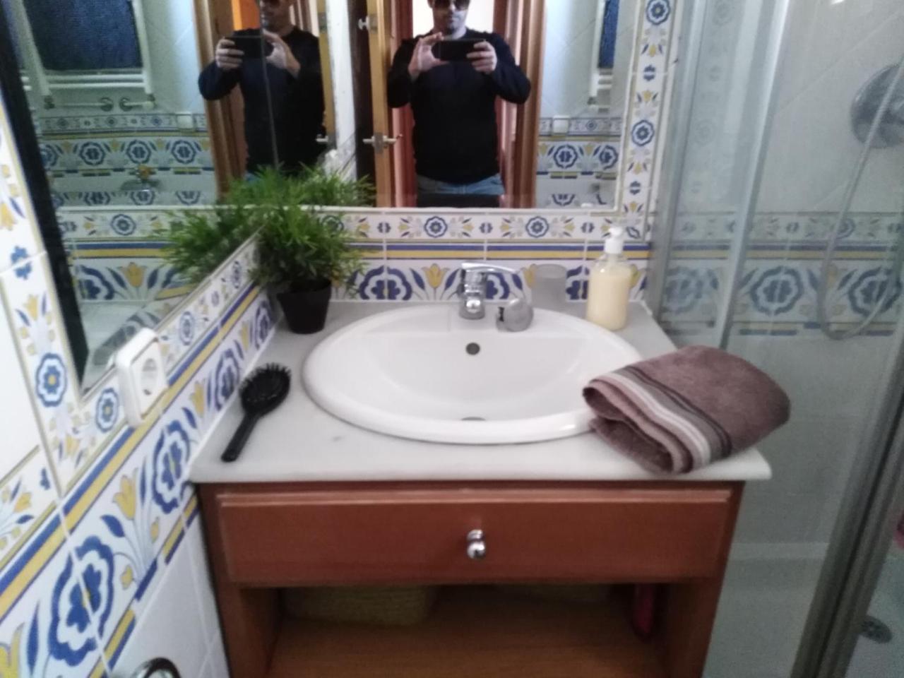 Private Rooms - Airport Sant Boi de Llobregat Luaran gambar