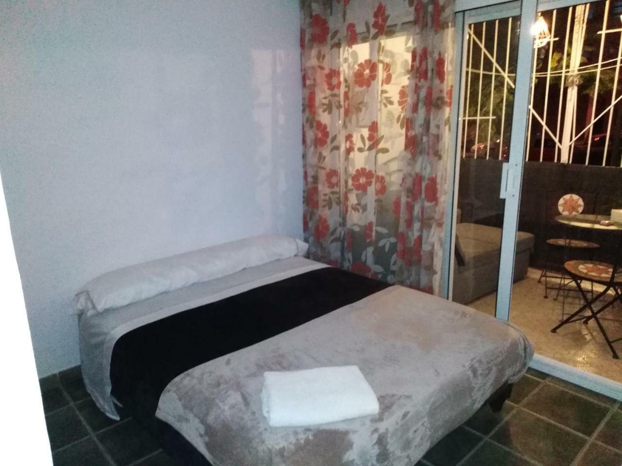Private Rooms - Airport Sant Boi de Llobregat Luaran gambar
